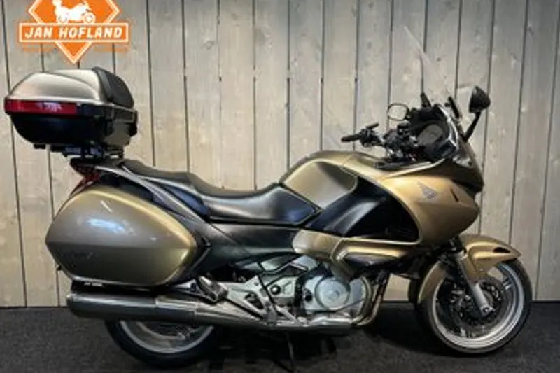 Honda NT 700 V Deauville (2006)