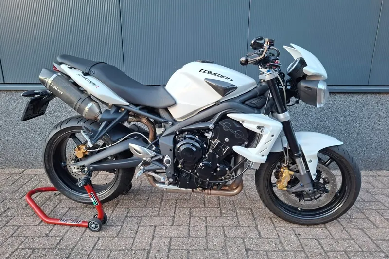 Triumph Street Triple (2011)