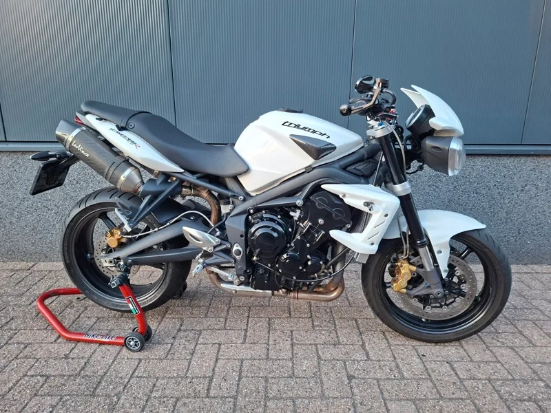 Triumph Street Triple (2011) — foto 1