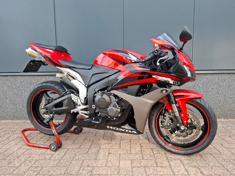 Honda CBR600RR (2007) — foto 1