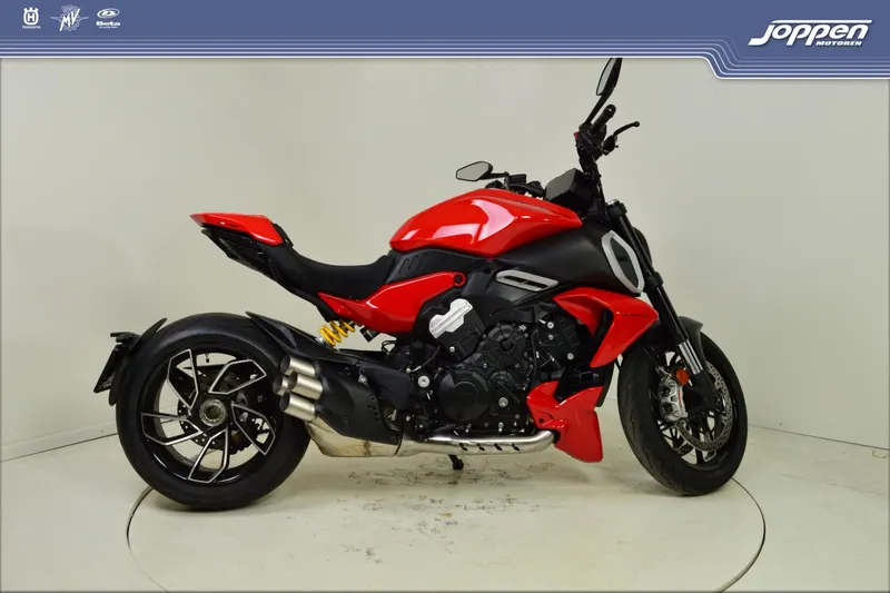 Ducati Diavel V4 (2024)