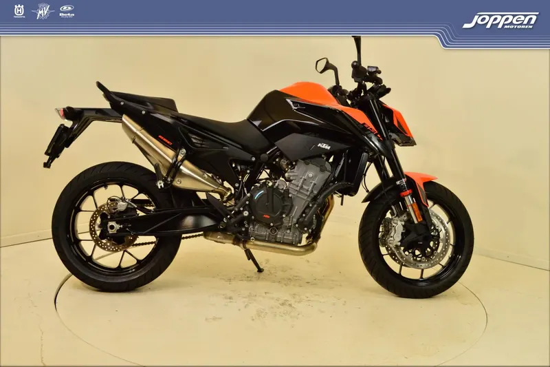KTM 890 Duke (2022)