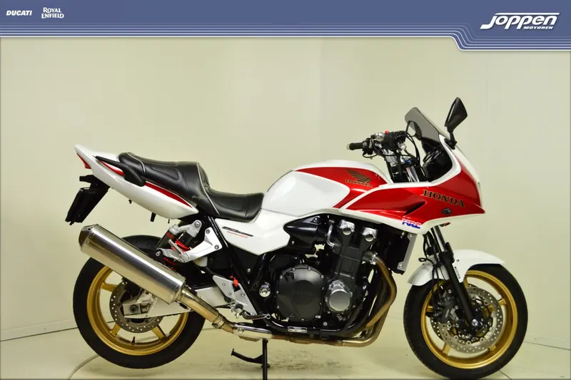 Honda CB1300SA (2012)