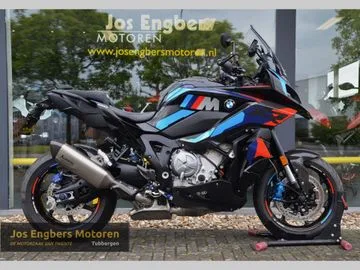 BMW M 1000 XR (2024) — foto 1