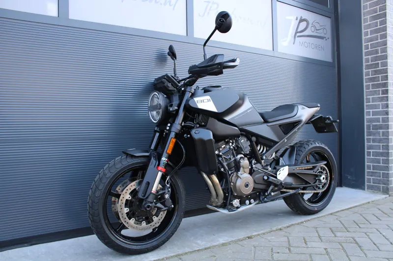 Husqvarna 801 Svartpilen (2024)