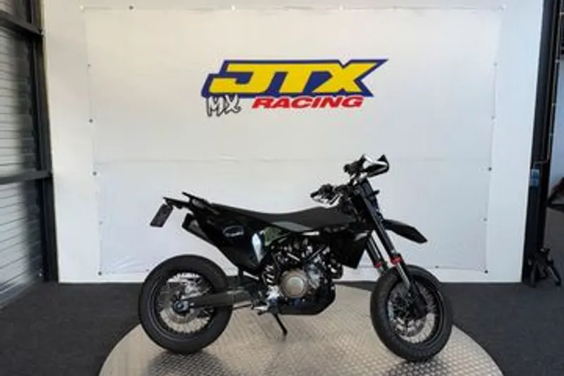 Husqvarna 701 Supermoto (2023)