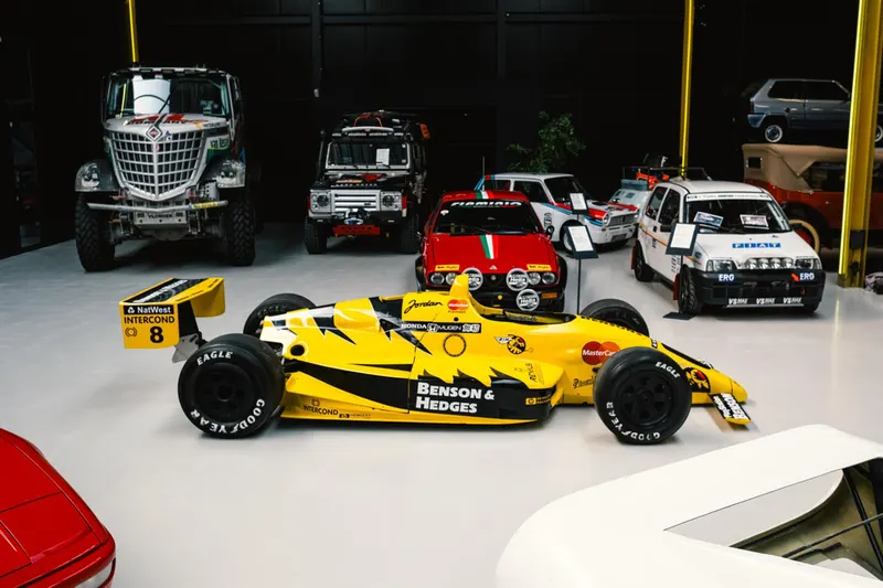 Lola T89/00 (0)