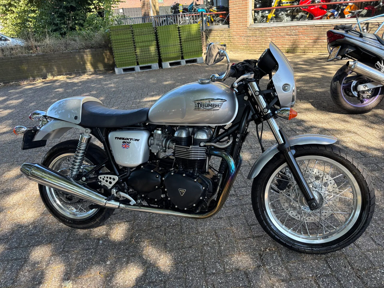 Triumph Thruxton 900 (2009) — foto 1