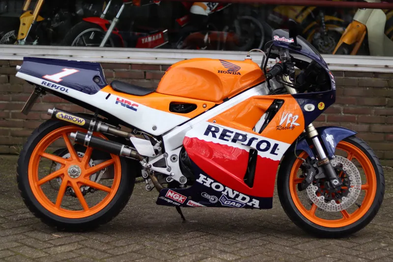 Honda VFR400RR (0)