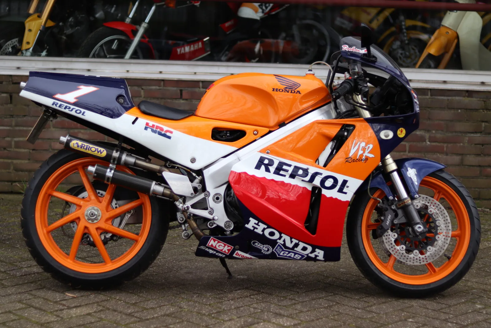 Honda VFR400RR (0) — foto 1