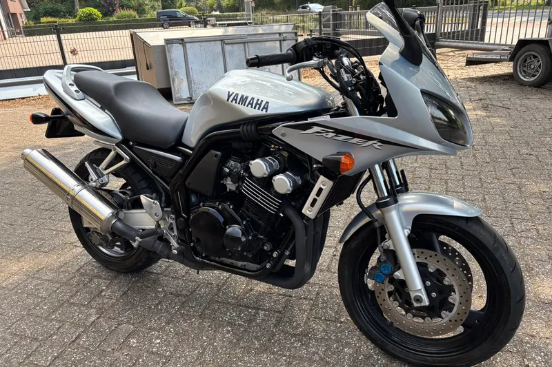 Yamaha FZS 600 Fazer (0)