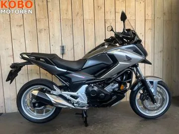 Honda NC 750XA (2018) — foto 1