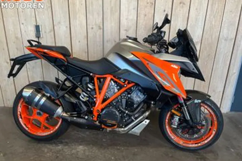 KTM 1290 Super Duke GT (2017)