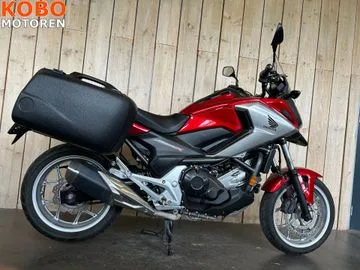 Honda NC 750XA (2016) — foto 1