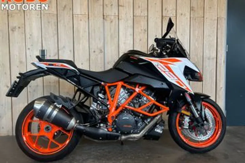 KTM 1290 Super Duke GT (2021)