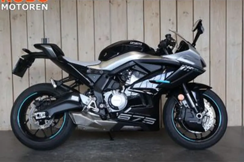 CFMoto 675SR-R (2025)