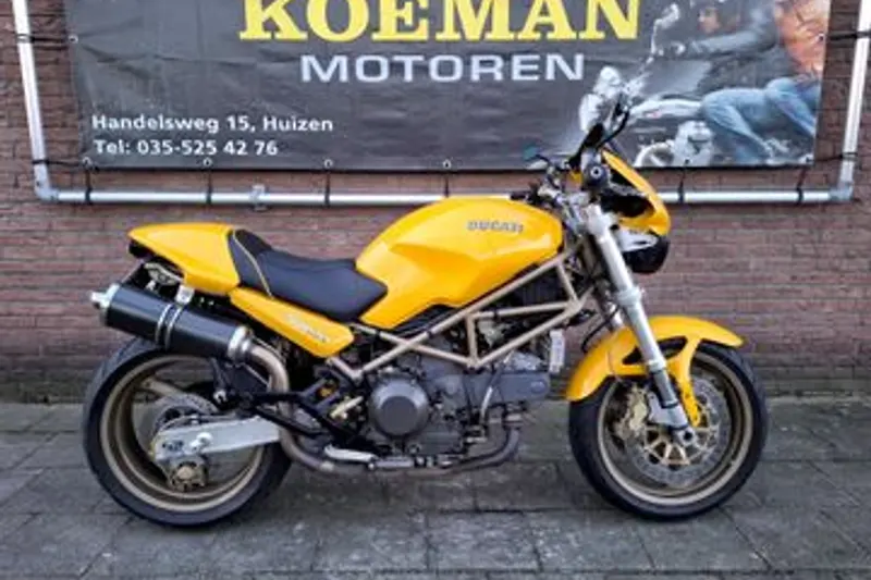 Ducati M900 Monster (2000)