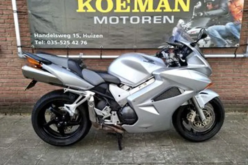 Honda VFR 800 FI (2002)