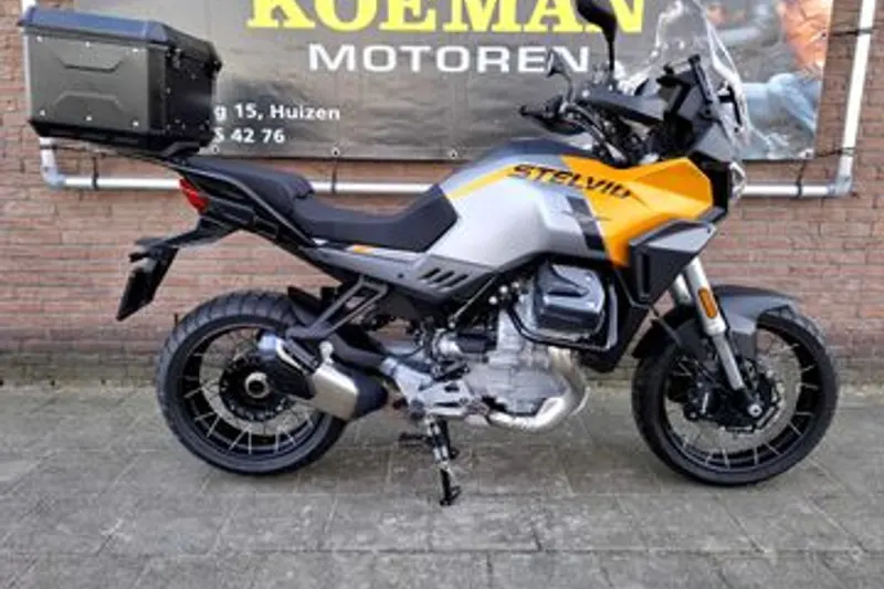 Moto Guzzi Stelvio (2024)