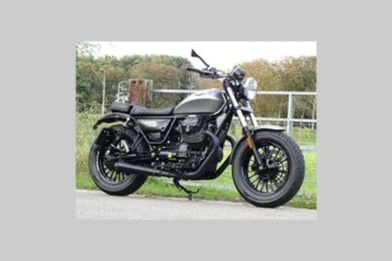 Moto Guzzi V9 Bobber 850 (2017)