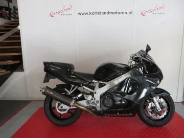 Honda CBR 900 RR Fireblade (1998) — foto 1