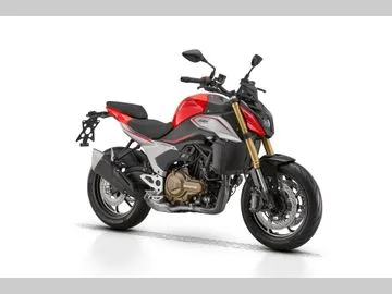 QJ Motor SRK 600 (2026) — foto 1