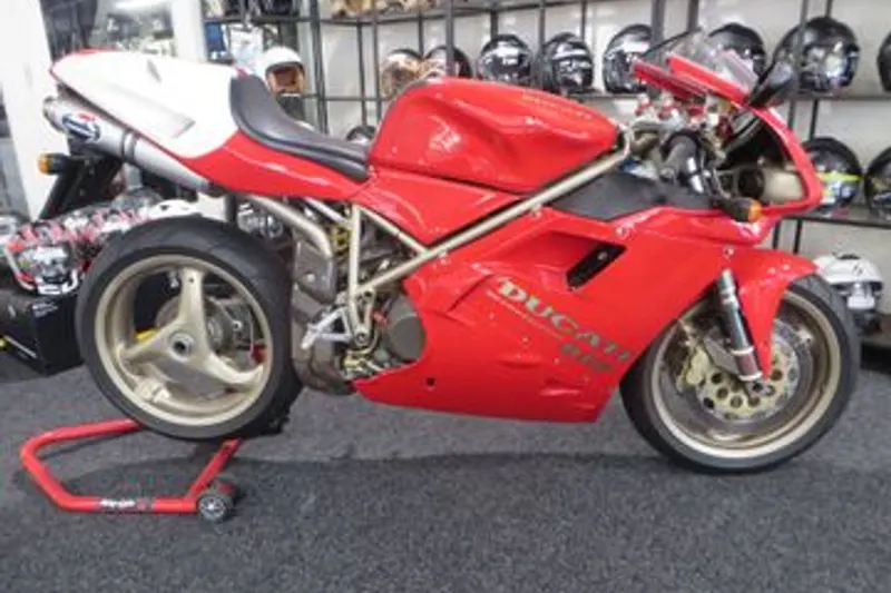 Ducati 916 (1995)