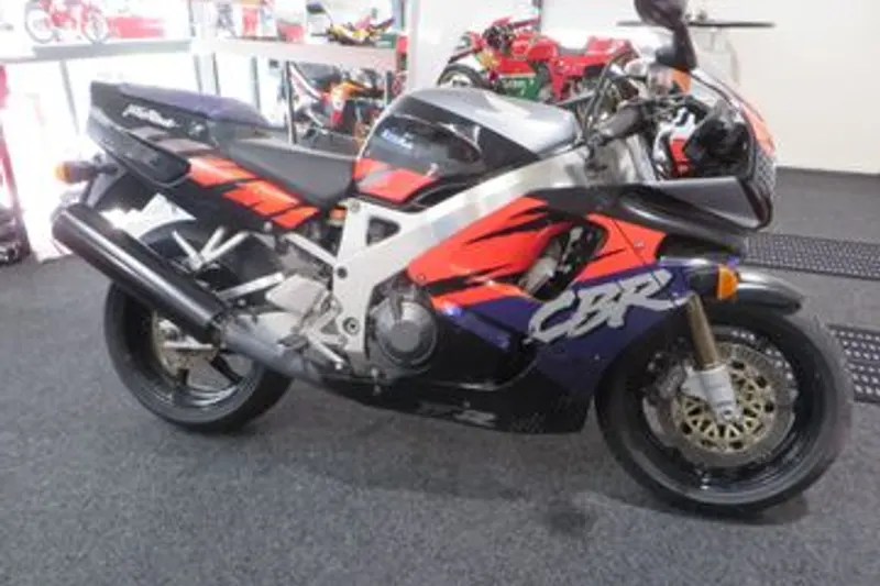 Honda CBR 900 RR Fireblade (1992)