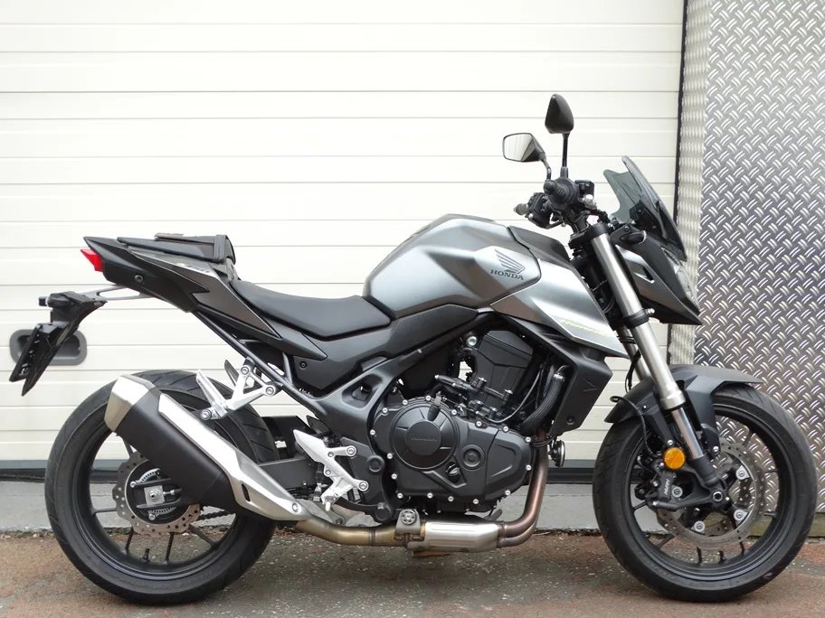 Honda CB 750 Hornet (2023) — foto 1