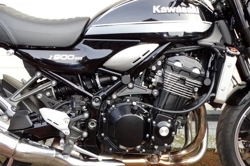 Kawasaki Z900RS (2022)