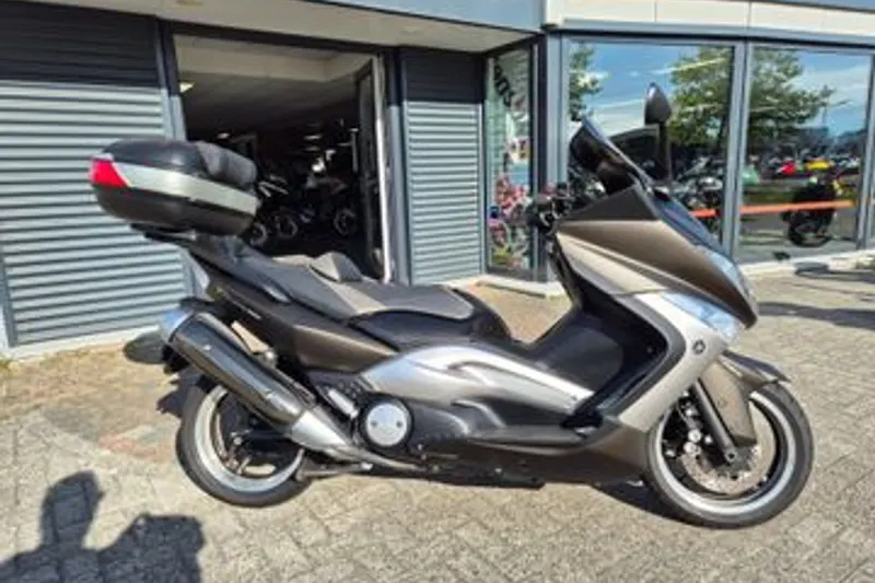 Yamaha T MAX (2011)