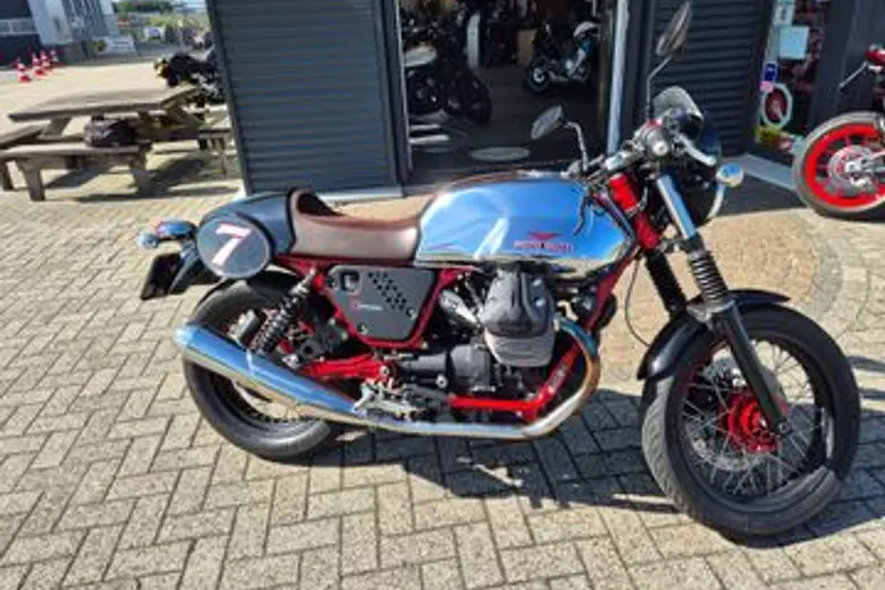 Moto Guzzi V 7 Racer (2014)