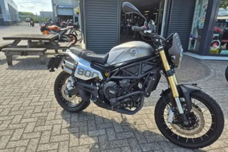 Benelli Leoncino 800 (2024)