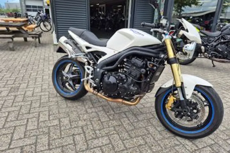 Triumph Speed Triple (2006)