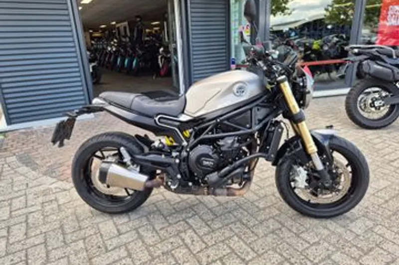 Benelli Leoncino 800 (2022)