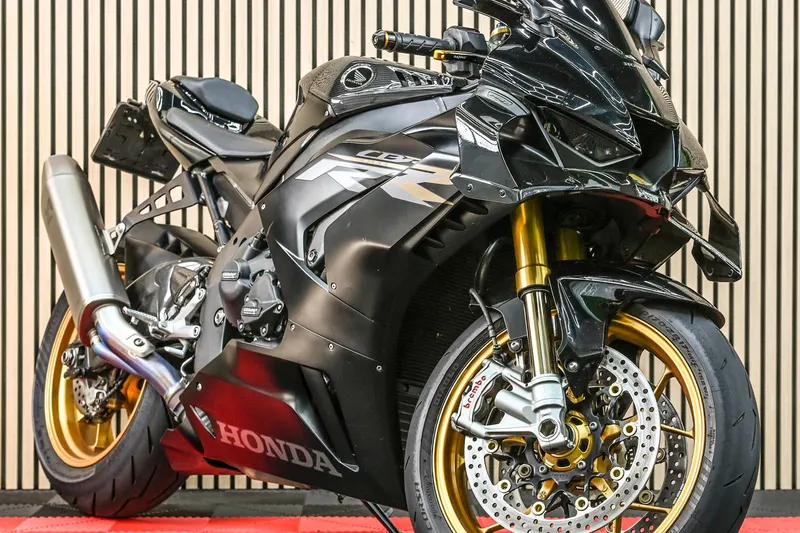 Honda CBR1000RR-R (2023)