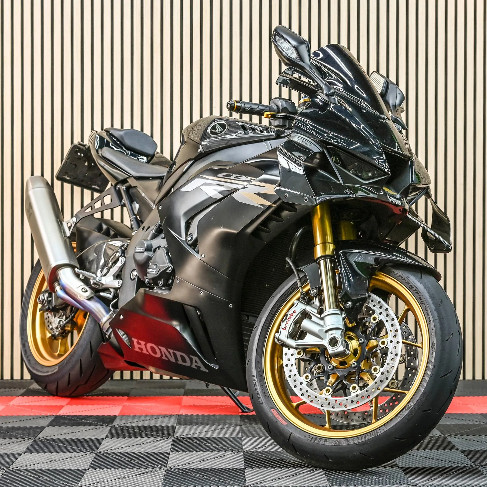 Honda CBR1000RR-R (2023) — foto 1