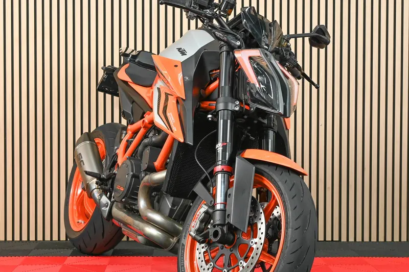 KTM 1290 SuperDuke R (2022)