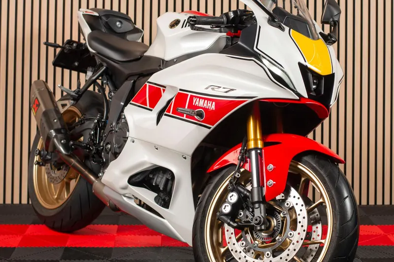 Yamaha R7 (2022)