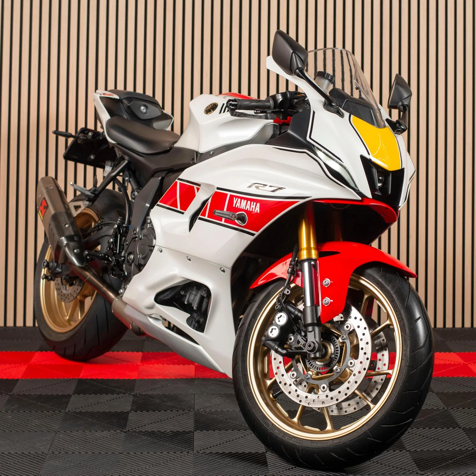 Yamaha R7 (2022) — foto 1