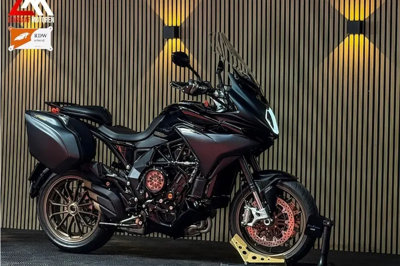 MV Agusta Turismo Veloce 800 Lusso SCS (2023)