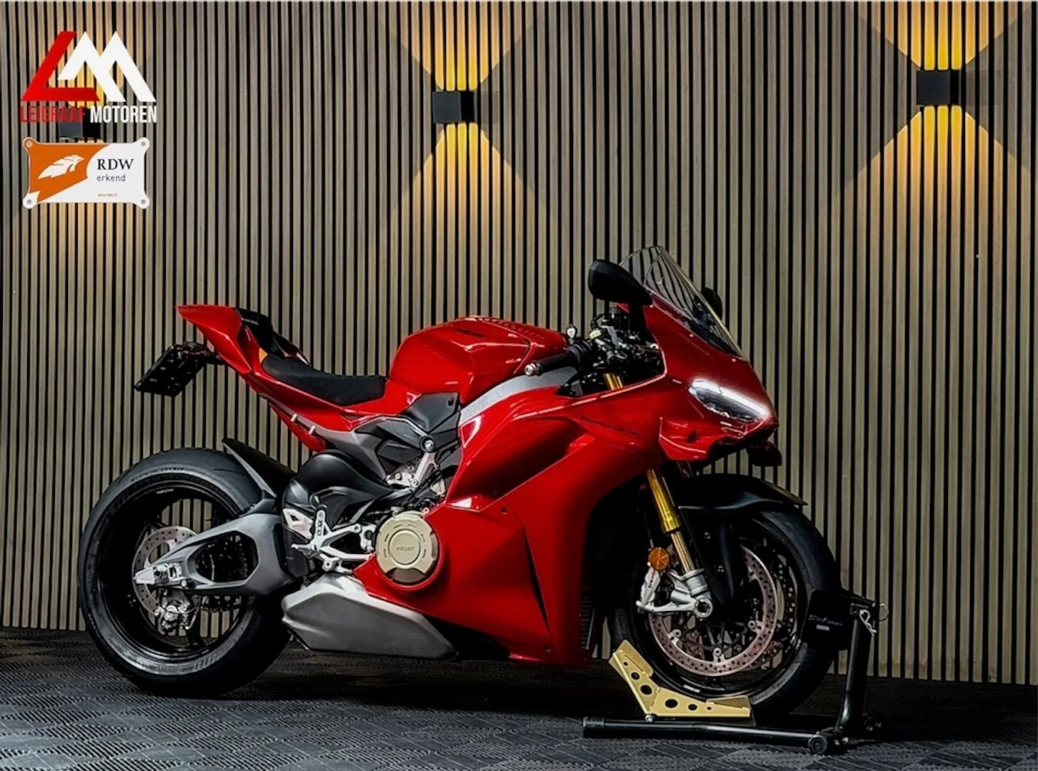 Ducati Panigale V4S (2025) — foto 1