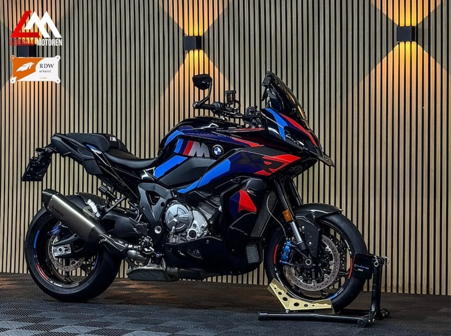 BMW M 1000 XR (2025) — foto 1