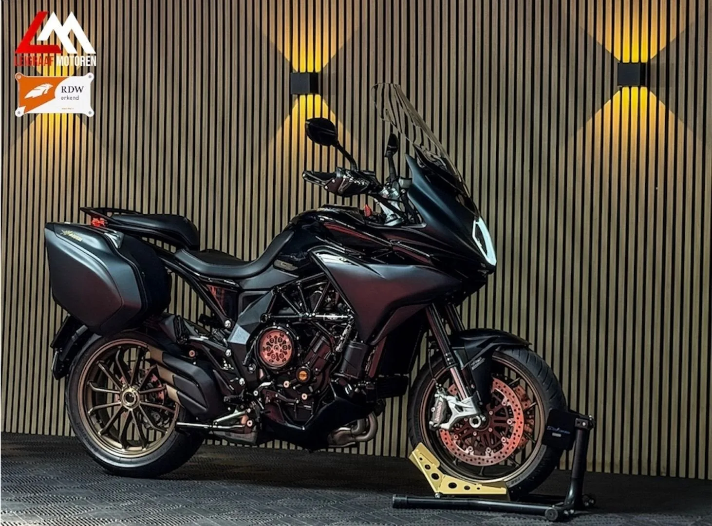 MV Agusta Turismo Veloce 800 Lusso SCS (2023) — foto 1