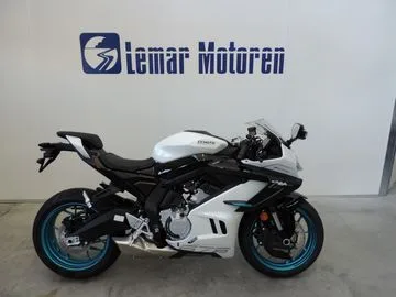 CFMoto 675SR-R (2026) — foto 1