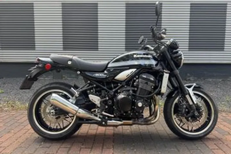 Kawasaki Z900RS (2021)