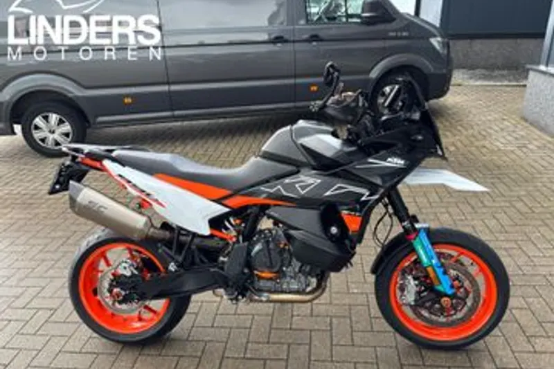 KTM 890 (2023)