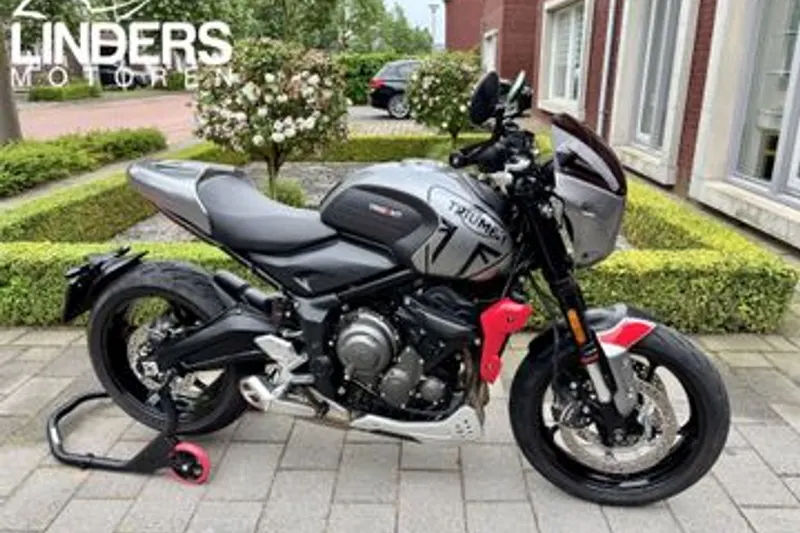 TRIUMPH TRIDENT (2024)