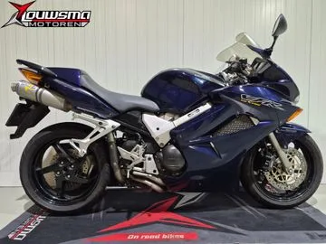 Honda VFR 800 FI (2002) — foto 1