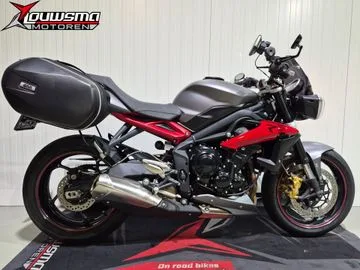 Triumph Street Triple 675 (2016) — foto 1